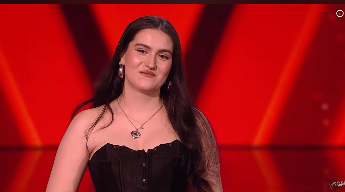 Cine este Teodora Sava, românca de 24 de ani care a întors toate cele patru scaune la The Voice UK