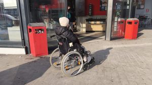 Au vindecat-o polițiștii pe loc. Falsa cerșetoare care locuia într-un hotel de lux și circula doar cu Uber-ul