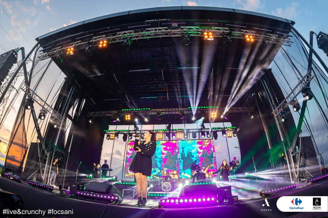 Andra Măruță, scene uluitoare în timpul concertului din Focșani! Ce i-au făcut cei din primul rând