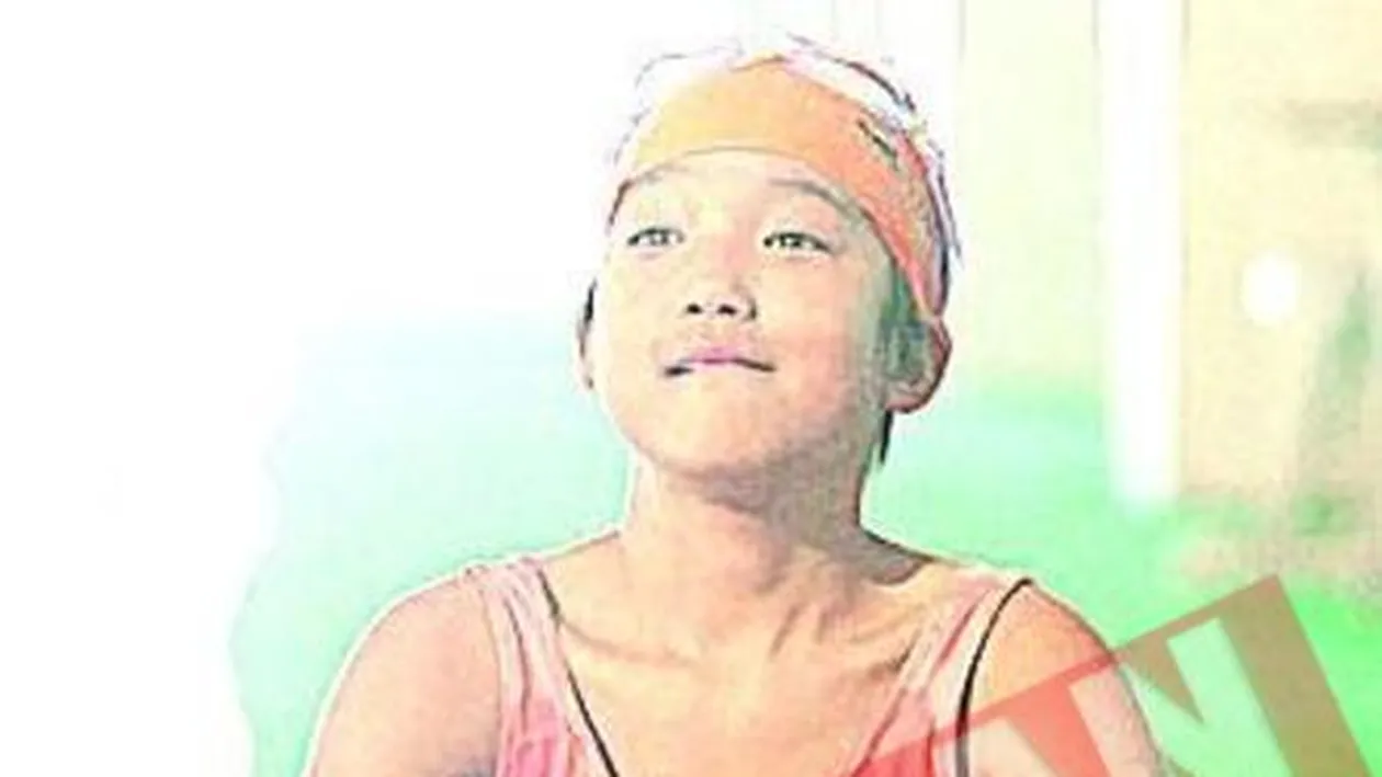 Are o minge in loc de picioare