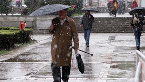 METEO 14 decembrie. Temperaturi în creștere, dar nu scăpăm de ninsori
