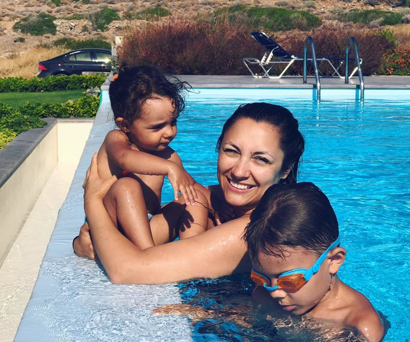 Clipe de coşmar pentru Cătălin Măruţă în vacanţa din Grecia. Andra l-a dat de gol. “I-a picat…”