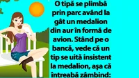 BANC | O tipă se plimbă prin parc având la gât un medalion din aur în formă de avion