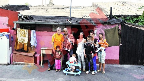 "Perversu' de pe Targu Ocna" are familie mare!