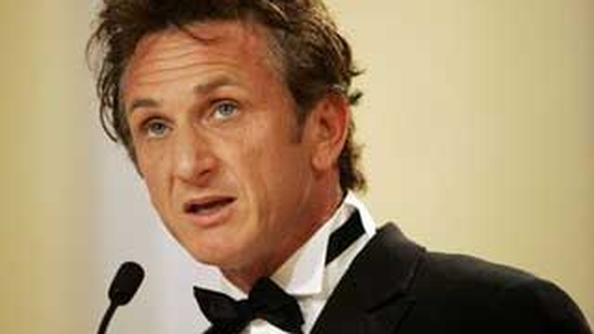 Sean Penn s-a alaturat miilor de egipteni care protestau in Piata Tahrir