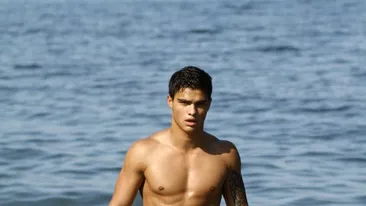 Iulian Demeter, un macho... sensibil! Vezi cat de tandru este fostul amant al Sylviei cu noua lui cucerire si cum ii raspunde ea!