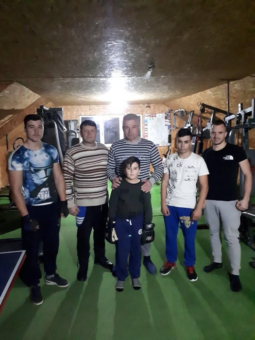 Primarul se declară mulțumit că sala de forță din podul casei sale este mereu plină