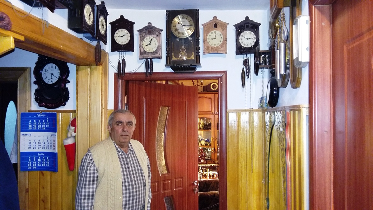 Colecționarul și o mică parte din ceasurile lui