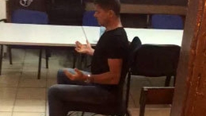Imagini nemaivăzute cu Boureanu în secţia de Poliţie! A început să mediteze ca ”guru” Bivolaru ca să se trezească din beţie!