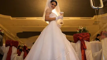 Adelina il vrea pe Varciu inapoi? A postat astazi fotografii pe Facebook cu ea in rochie de mireasa