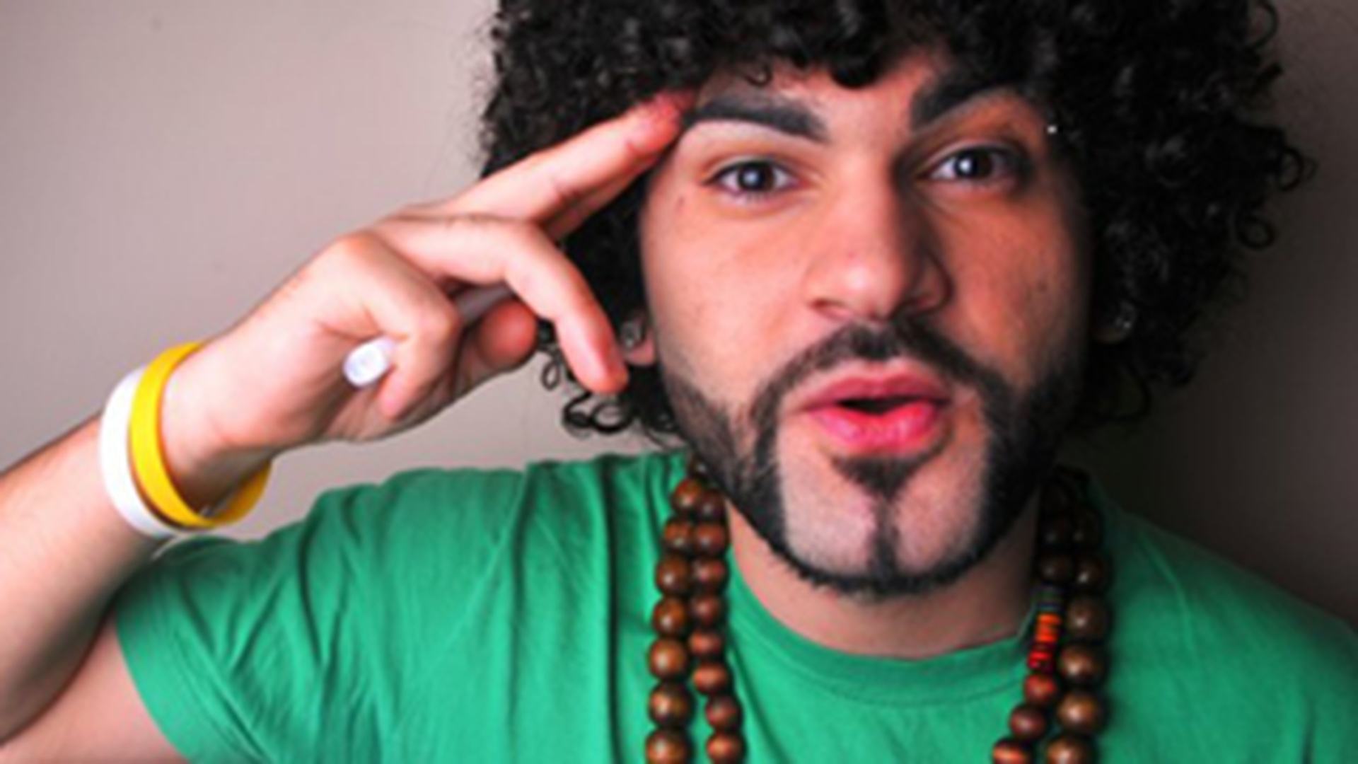 Maine isi lanseaza clipul exclusiv pe cancan.ro! Mr. Levy – primul artist de reggae din Transilvania