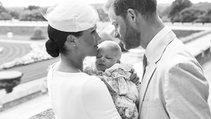 Meghan Markle, criticată pe internet pentru felul în care își ține copilul. Imaginile care i-au deranjat pe criticii ducesei