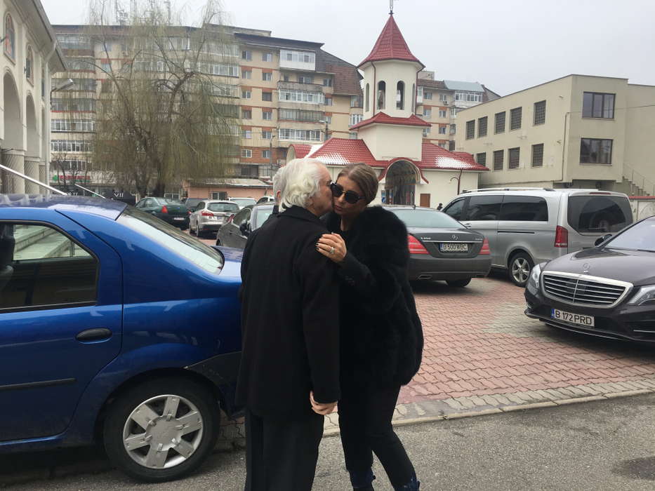 Laurențiu Reghecampf și-a înmormântat, marți, tatăl. Familia și prietenii au fost alături de celebrul antrenor