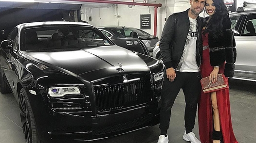 Cum l-a aşteptat ANDREEA SASU pe iubitul ei, PHILIPP PLEIN, de ziua lui! Fotografia din dormitor a stârnit imaginaţia bărbaţilor