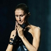 Celine Dion, în lacrimi la revenirea pe scenă. Ce mesaj le-a transmis fanilor de la Paris