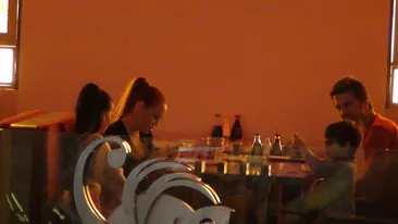 Raluca Podea i-a scos la masa pe cei mai importanti barbati din viata ei: fiul si iubitul. Vezi cum se inteleg cei doi!