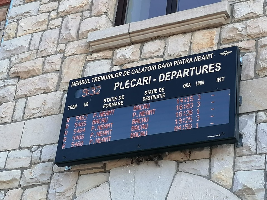Să mori de râs la Piatra Neamț! Locomotiva a plecat, vagoanele au rămas!
