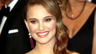 VIDEO Natalie Portman nu este prea deranjata de kilogramele in plus! Uite cum se imbraca sa isi ascunda silueta