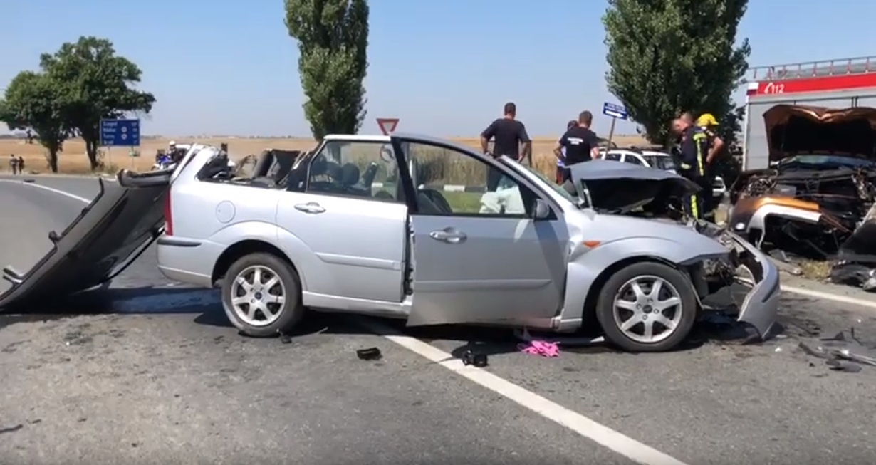 Accident cumplit în Arad! 4 răniți, printre care și un copil. A fost solicitat elicopterul SMURD