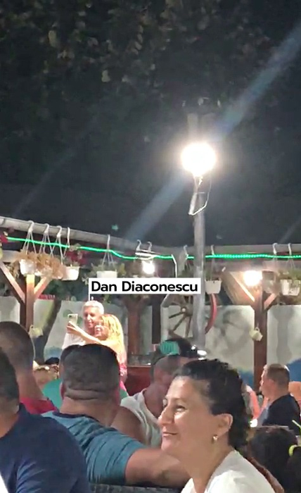 Cum s-a distrat Dan Diaconescu la o terasă de la malul mării (Foto: CANCAN.RO)
