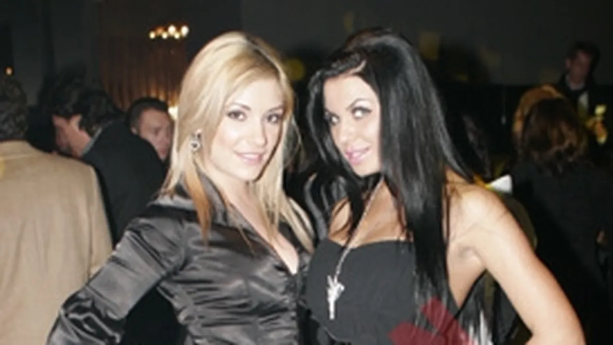 VIDEO Fetele de la Senzual, cantec de incurajare pentru Adi Mutu