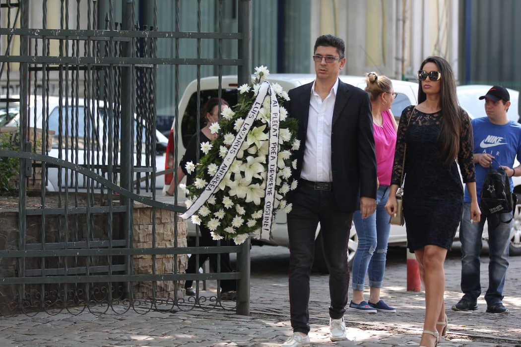 Cu cine şi-a făcut apariţia Luis Lazarus la înmormântarea lui Costin Mărculescu. Mesajul emoţionant: „Prea devreme, Costine”