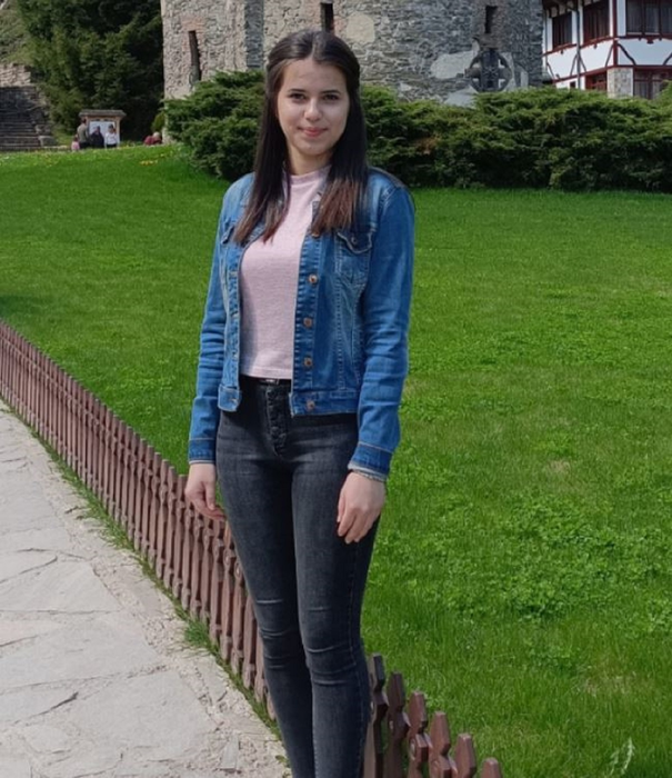 Ea este tânăra găsită moartă într-un apartament din Timişoara. Andreea era studentă la Medicină şi avea toată viaţa în faţă