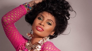 Bianca este model pentru Laurette! Mulatra s-a apucat de afaceri si vinde rochii de club