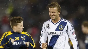 Brooklyn Beckham le calca pe urme parintilor sai! Acesta s-a lansat in modelling, dar este si un fotbalist foarte talentat!