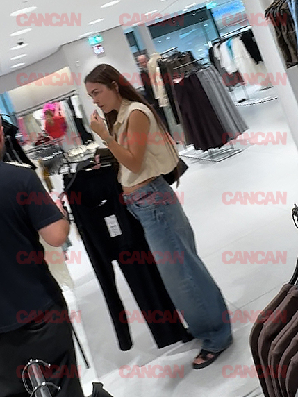 Corina Caciuc a profitat de câteva ore și a luat ofertele la rând în mall