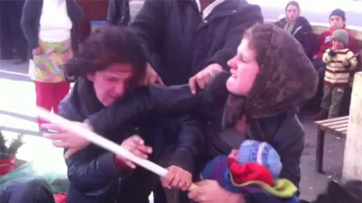 Mai ceva ca-n filme! Sase femei de etnie roma s-au batut intr-o piata din Cluj!