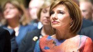 Nu e o glumă! Ce salariu lunar are Carmen Iohannis la Colegiul Național Gheorghe Lazăr din Sibiu