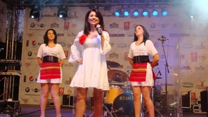 Interpreta Claudia Ghiţulescu doborâtă de un virus! Şi-a pierdut vocea iar medicii au sfătuit-o...