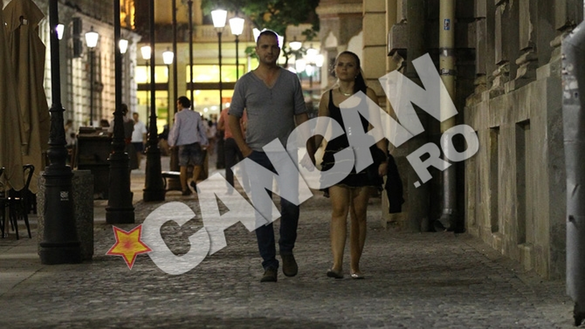 Unde au "plecat' in vacanta Madalin Ionescu si Cristina Siscanu...in Centrul Vechi! Uite ce romantic au iesit la promenada noaptea!