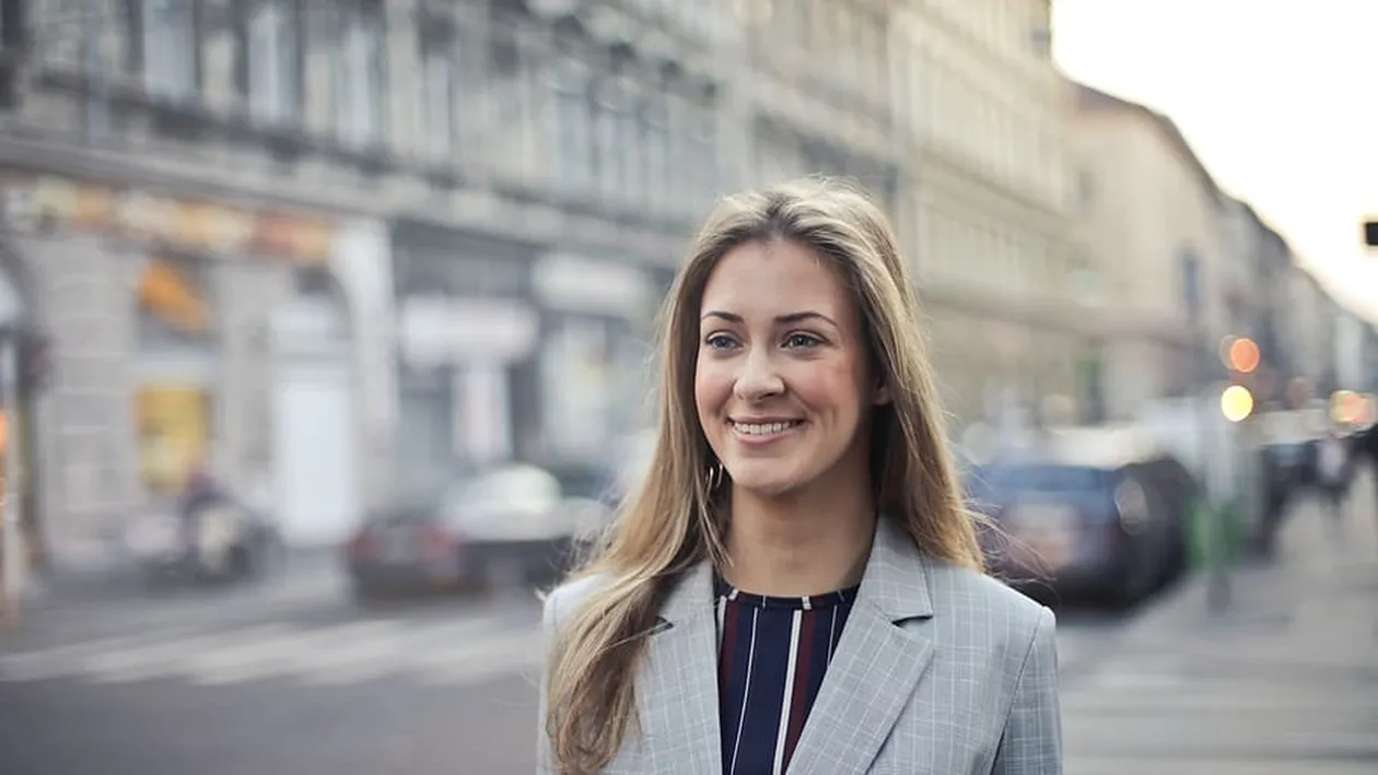 (P) Cât costă un implant dentar? Întrebarea care îți poate defini începutul lui 2025!