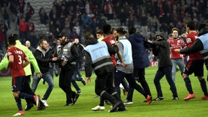 UEFA reacționează după ce violențele au pus stăpânire pe fotbalul european!