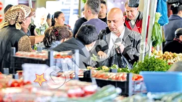 MasterChef-ul Catalin Scarlatescu se aprovizioneaza din Obor! Ia uite-l cum se targuieste cu taranii!