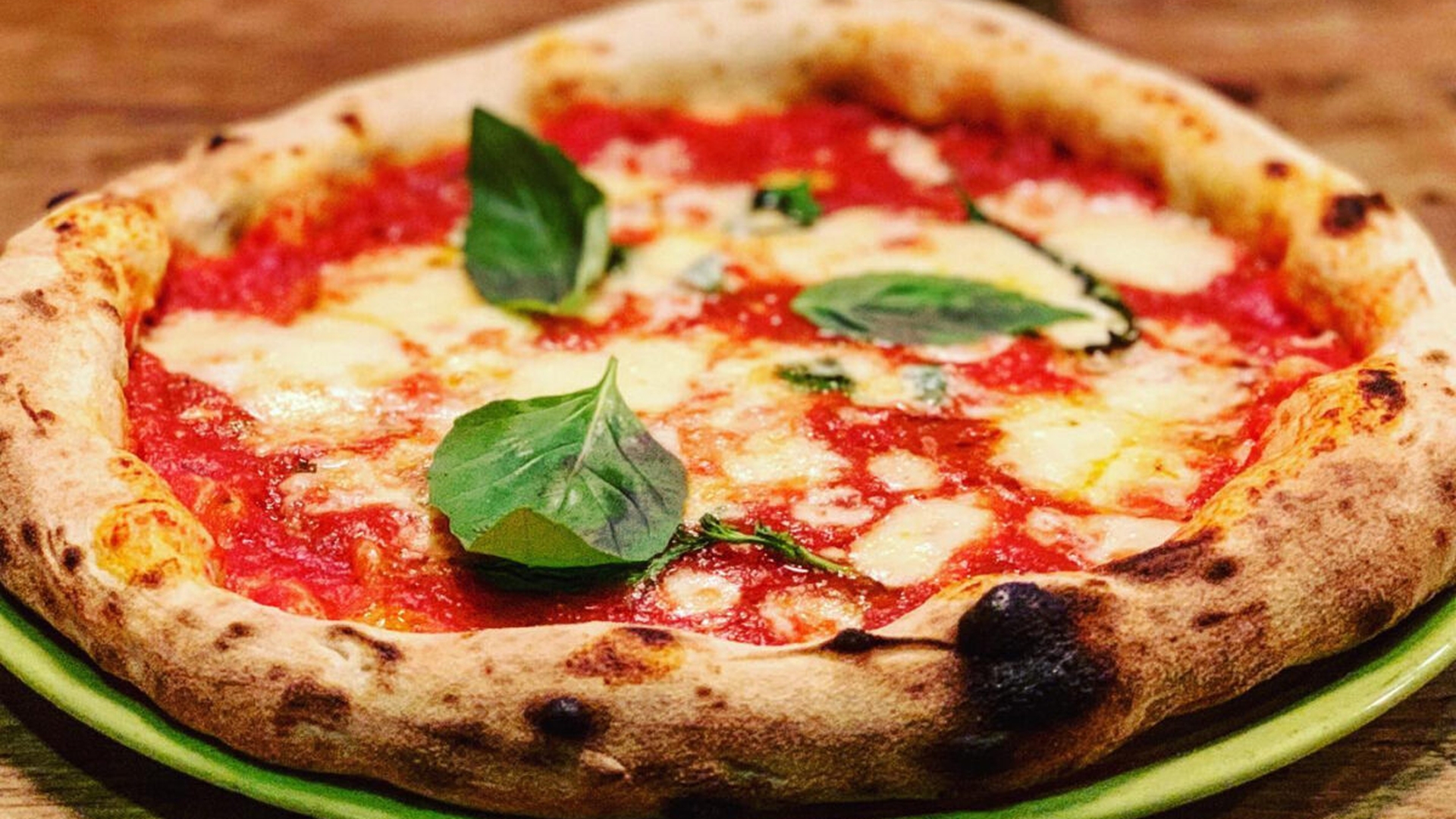 Cât costă o simplă pizza într-un restaurant din Ibiza. E mult mai scumpă ca în Mamaia