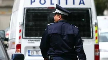 Polițiști atacați cu pietre de un bărbat la Galați. Un luptător SAS a fost rănit cu o șurubelniță