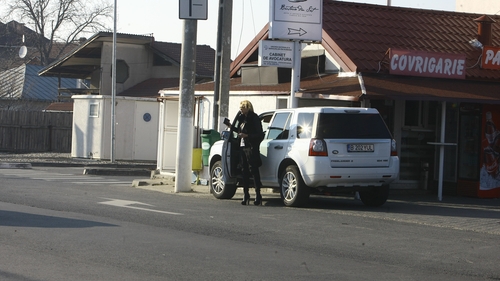 Iulia Vantur are placeri... vinovate! Blonda a poftit si a calcat stramb in drum spre studiourile din Buftea!