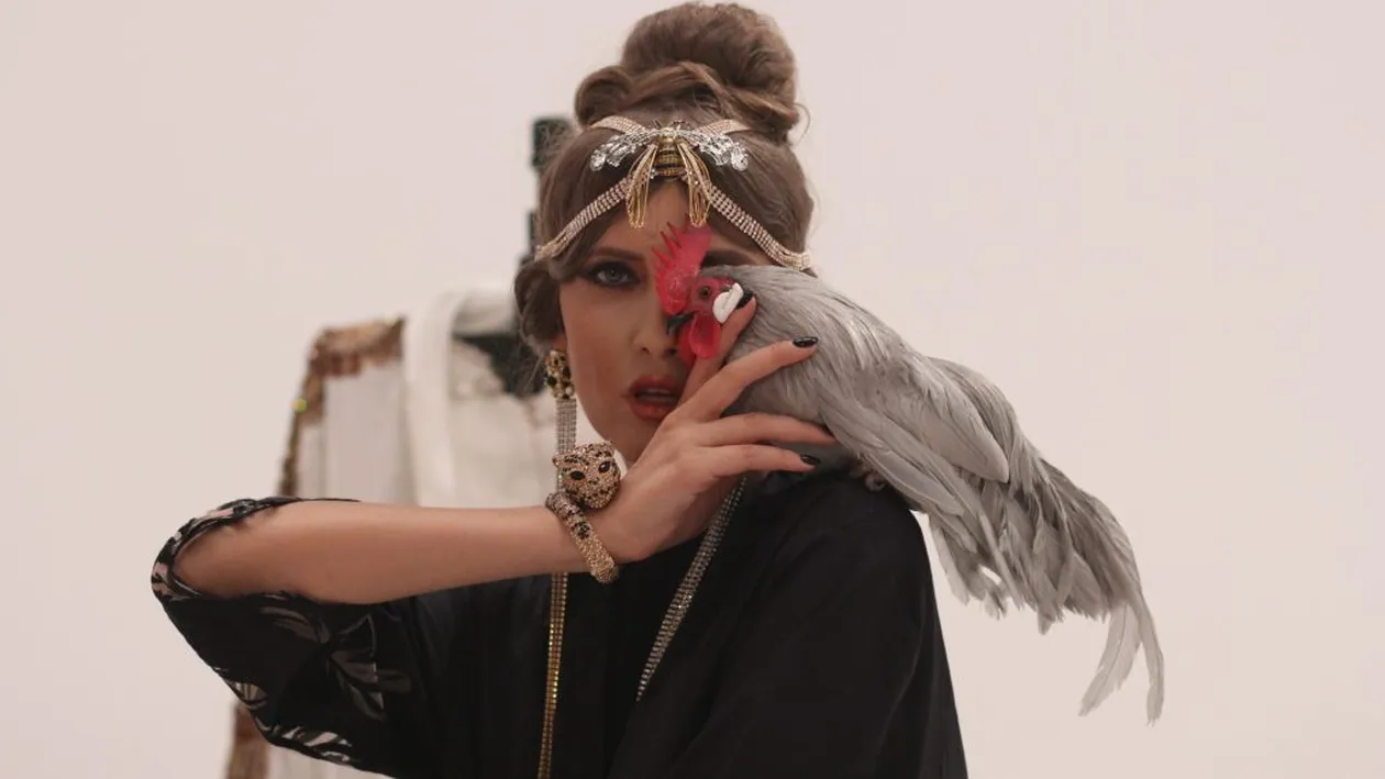 Iulia Albu o desființează și pe Cristina Spătar: ”Face reclamă la fototapet”!