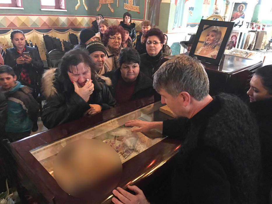 Gestul făcut de Cristian Pomohaci chiar la căpătâiul Ilenei Ciuculete i-a şocat pe oameni!