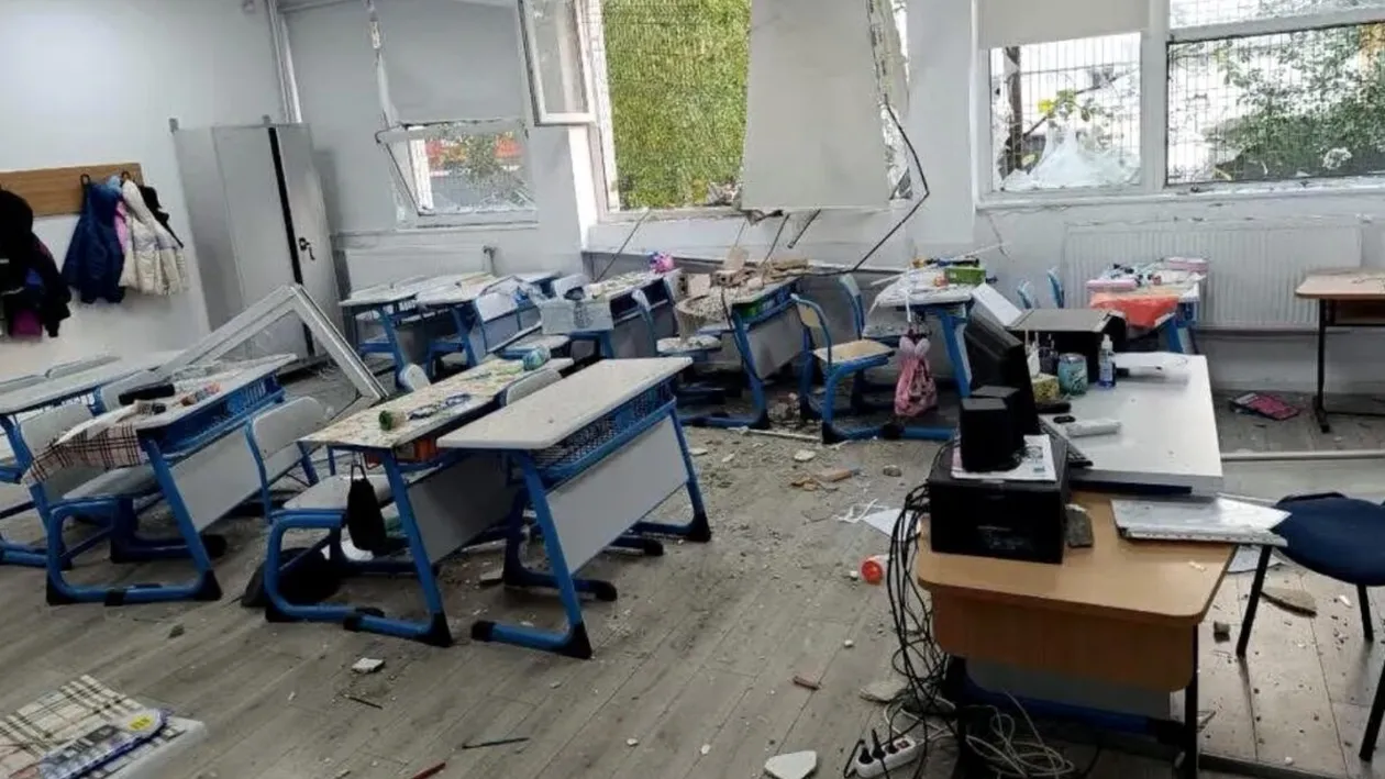 Liceul „Bolintineanu”, în pericol de prăbușire. Specialiștii cer un perimetru de siguranță