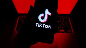 Romantism, fantezie și tone de bani: cărțile virale de pe TikTok cuceresc investitorii!