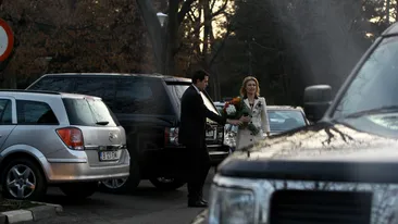 Sotul Cristinei Rus este mai moscait decat o femeie. Vezi cum s-a chinuit artista sa-l scoata pe Dragos din masina!