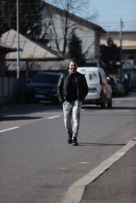 Pepe a făcut o plimbare pe jos, singur și îngândurat (Foto: CANCAN.RO)
