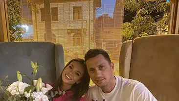 Provocare nemaivăzută. Flick Domnul Rimă și Denisa Hodișan au mers la o nuntă costumați inadecvat. Cum au putut să se îmbrace cei doi soți