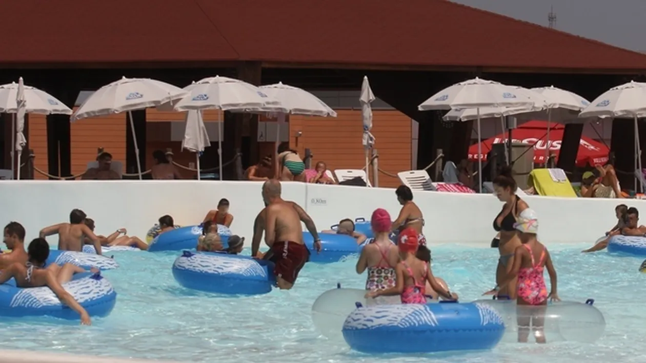 Atentie, Romania sub canicula! Bucurestenii au luat cu asalt strandurile ca sa suporte mai usor cele 40 de grade Celsius