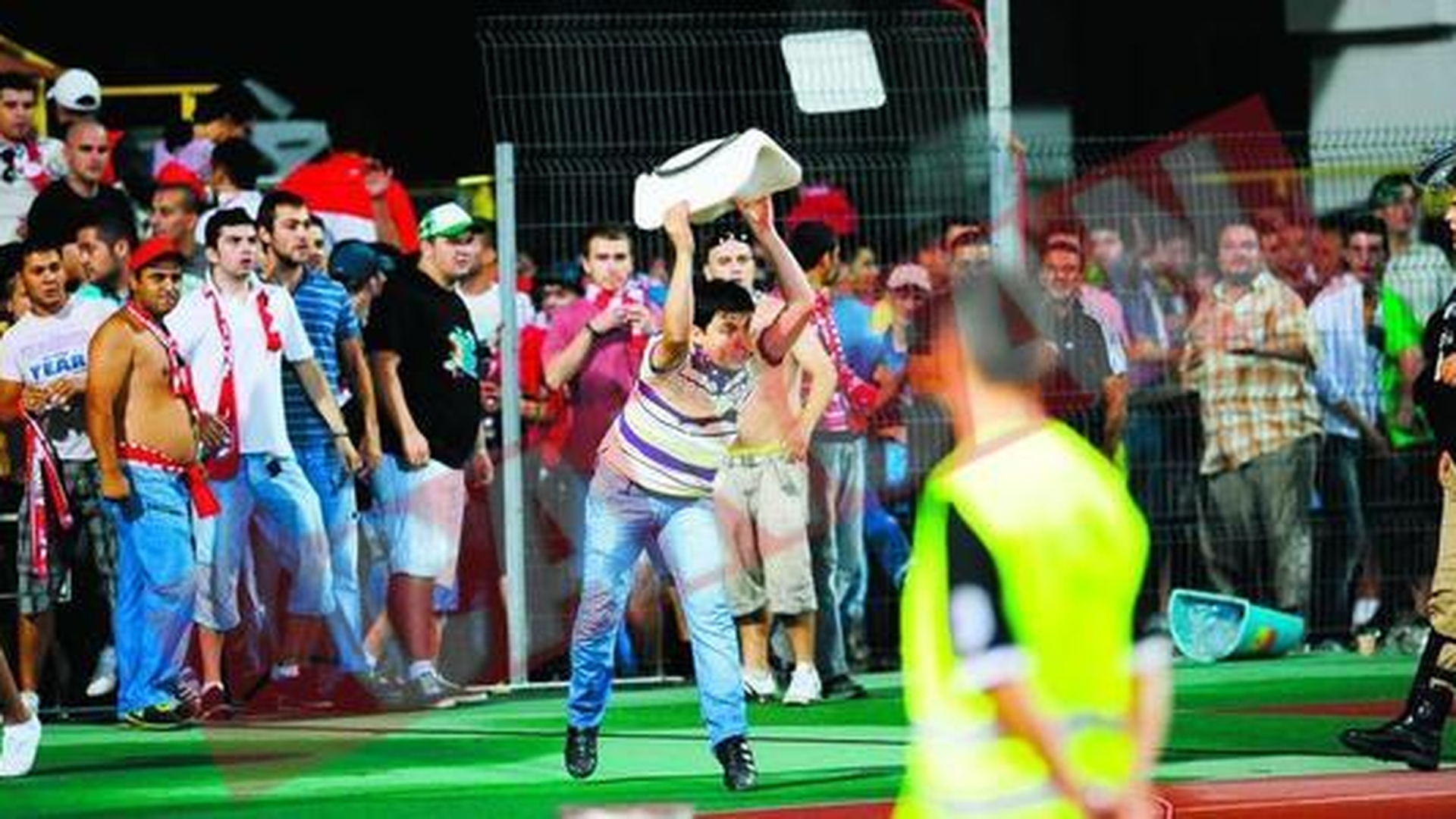 Ne-am facut de rasul Europei
