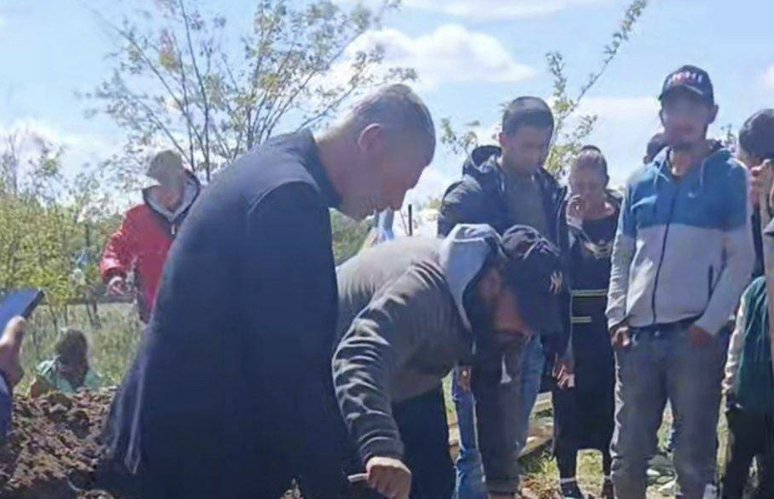 Imaginile durerii de la înmormântarea lui Andrei din Giurgiu. Avea doar 21 de ani